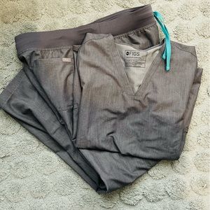 FIGS Scrubs Graphite Set